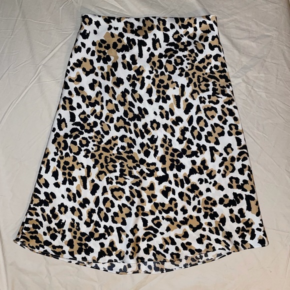 Leopard print satin skirt - Picture 3 of 4